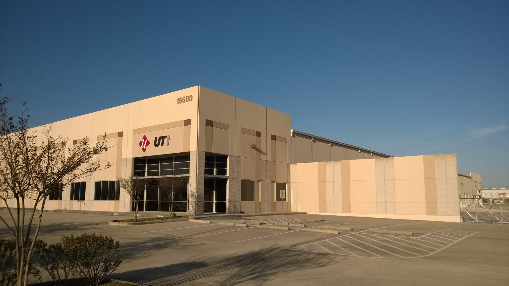 UTi Worldwide Opens New Houston Facility to Serve Oil and Gas Industry